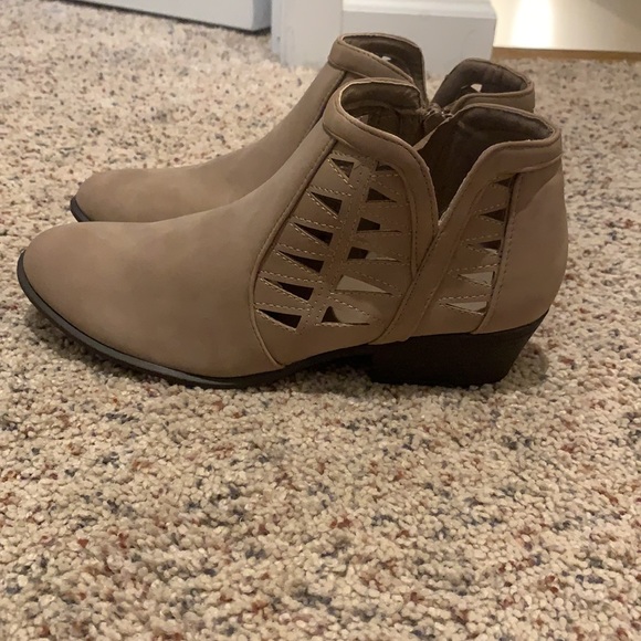 Tan Ankle Boots! - Picture 3 of 8